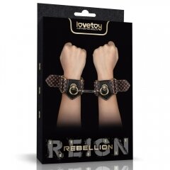 Наручники Rebellion Reign LOVETOY LV761207 Погрузитесь в роскошную и деревенскую милку с наушниками Luxus. Из более надежного, рафинного полиуретана эти наручники с несовмершимым дизайном и материалом. Это с оверхлыми бронзовыми шпиками в винтажном стиле, как и в томинтажном стиле, очень плотная и умятная аура.